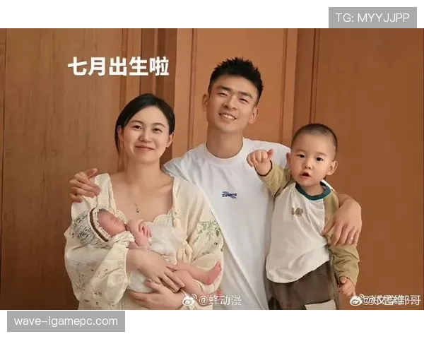 郑思维这反差也太夸张了吧,赛场像战士,家里像画报现场